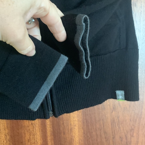 Woman’s Black Smartwool 100% Merino Wool Long Sleeved Full Zip Up Jacket - Picture 4 of 10